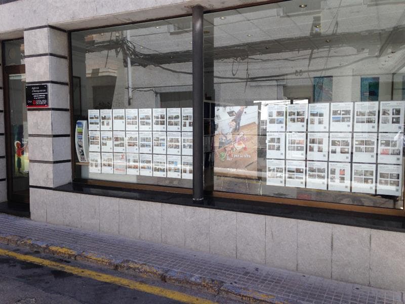 Adelaida Ortoneda Tomàs. Agencia de seguros exclusiva.