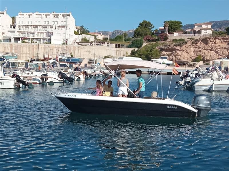 Lloguer d'embarcació amb titulació - Enjoy Calafat