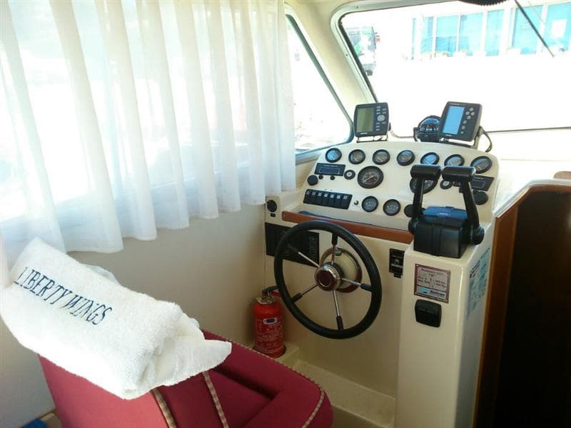 Alquiler embarcación para excursión y pesca - Liberty Wings